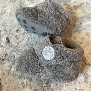 UGG Bixbee Infant booties in Charcoal size 0-6 months